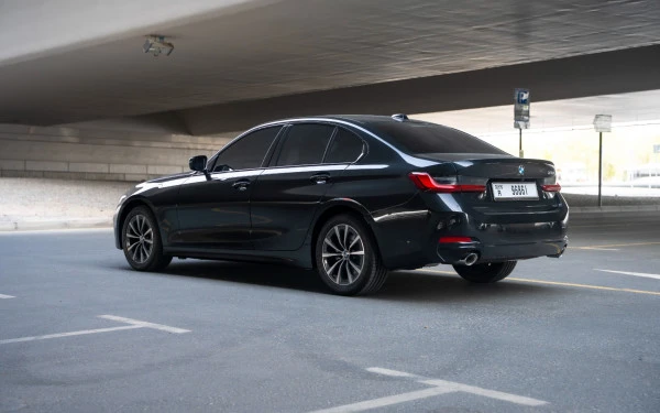 Black BMW 318i, 2025 Photo 6
