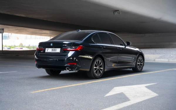 Black BMW 318i, 2025 Photo 8