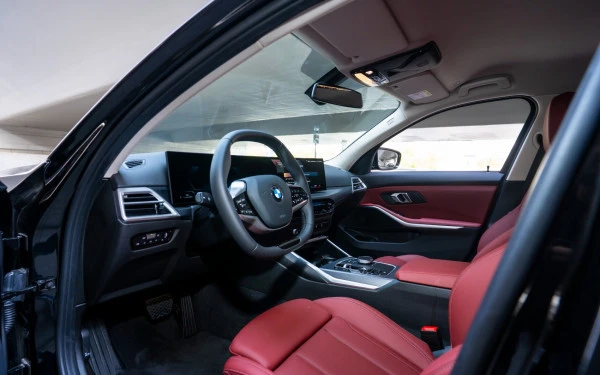Black BMW 318i, 2025 Photo 9