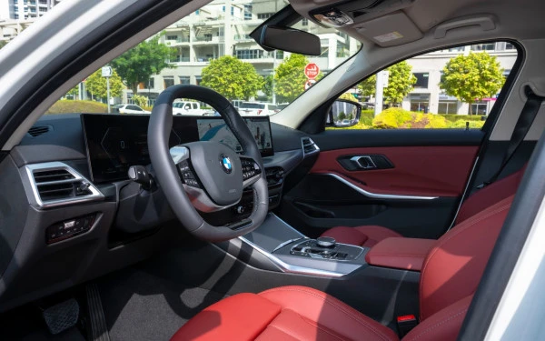 Black BMW 318i, 2025 Photo 13