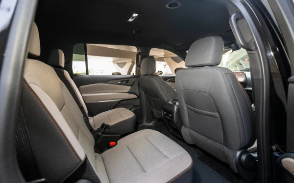 Black Chevrolet Traverse, 2025 Photo 8