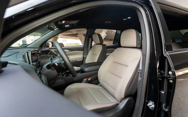 Black Chevrolet Traverse, 2025 Photo 11