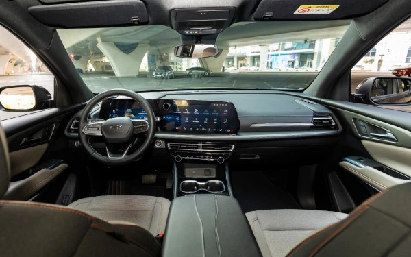 Black Chevrolet Traverse, 2025 Photo 12