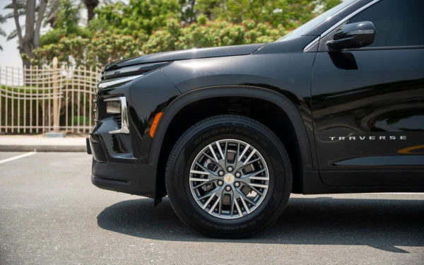 Black Chevrolet Traverse, 2026 Photo 4