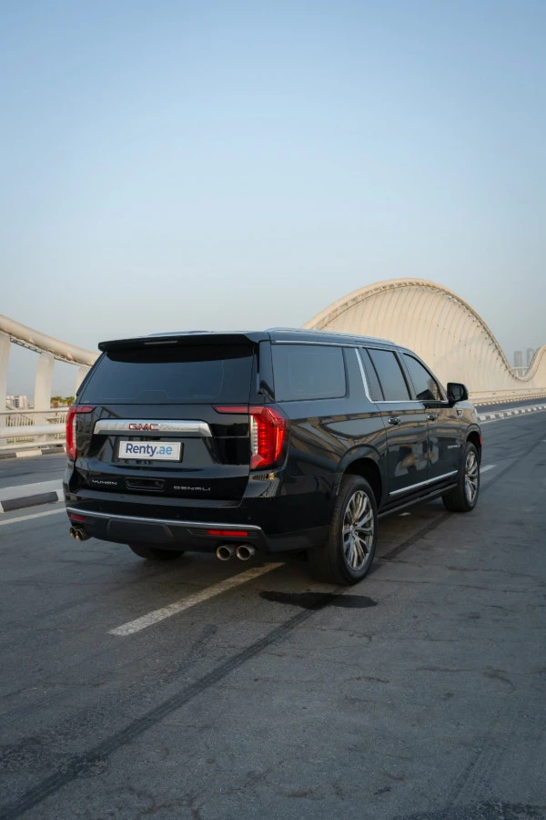 Black GMC Yukon Denali, 2021 Photo 2