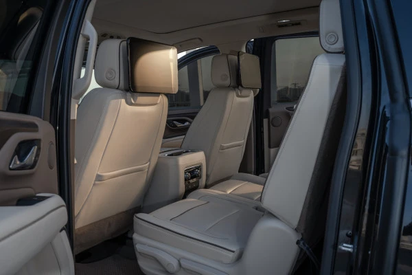 Black GMC Yukon Denali, 2021 Photo 6