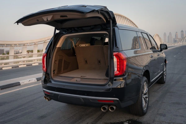 Black GMC Yukon Denali, 2021 Photo 7