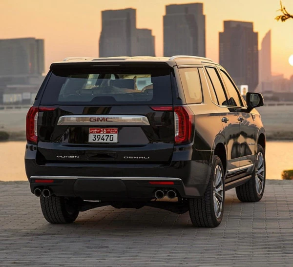 Black GMC Yukon Denali, 2021 Photo 2