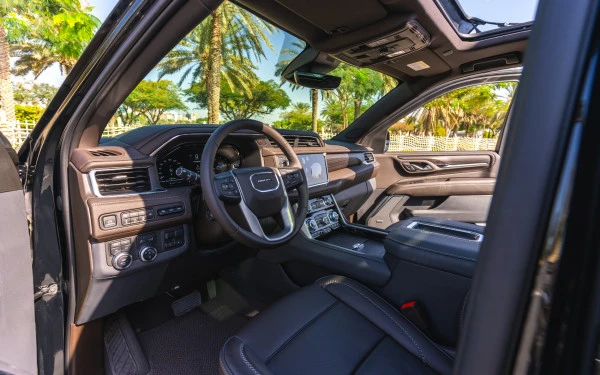 Black GMC Yukon Denali, 2024 Photo 6