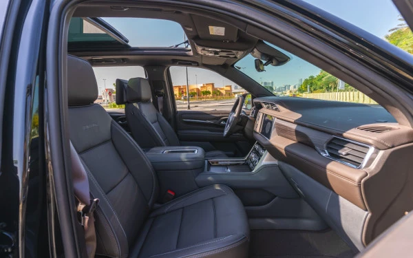 Black GMC Yukon Denali, 2024 Photo 7
