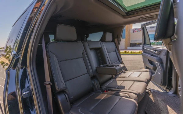 Black GMC Yukon Denali, 2024 Photo 9