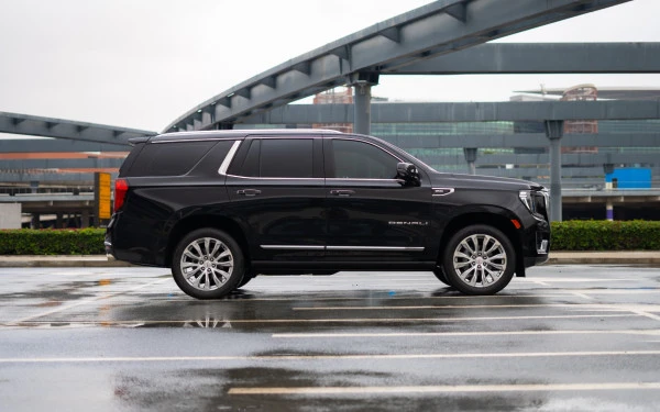 Black GMC Yukon Denali, 2024 Photo 3