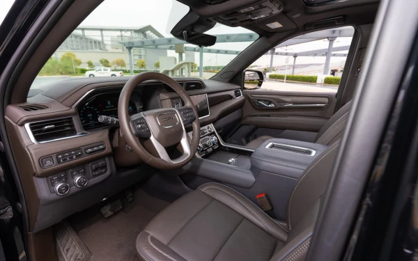 Black GMC Yukon Denali, 2024 Photo 5