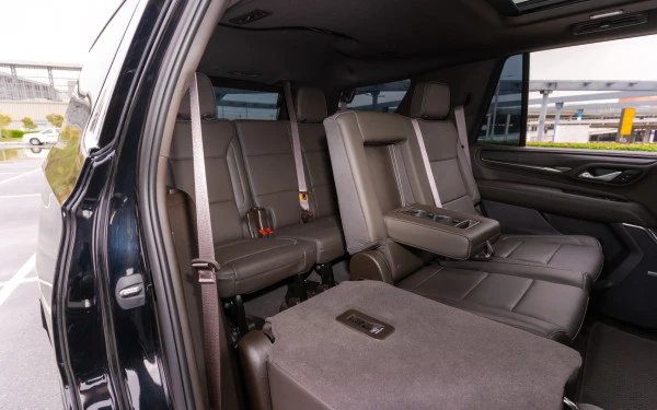 Black GMC Yukon Denali, 2024 Photo 8