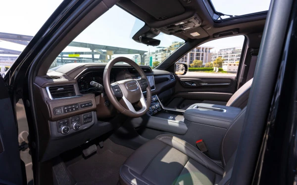 Black GMC Yukon Denali, 2024 Photo 5