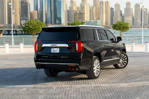 Black GMC Yukon Denali, 2021 Photo 2