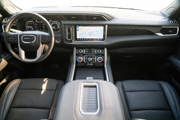 Black GMC Yukon Denali, 2021 Photo 3