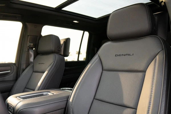 Black GMC Yukon Denali, 2021 Photo 4