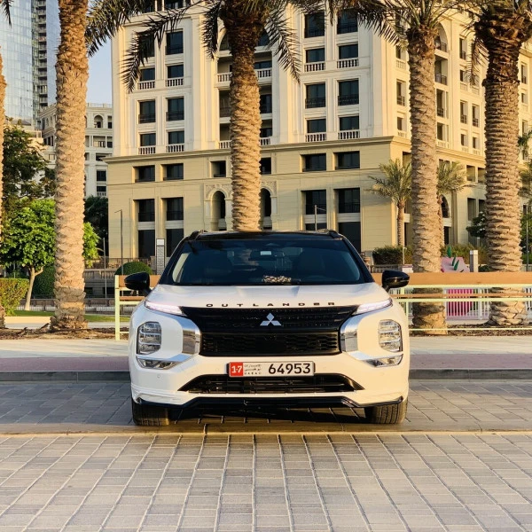 White Mitsubishi Outlander, 2025 Photo 2