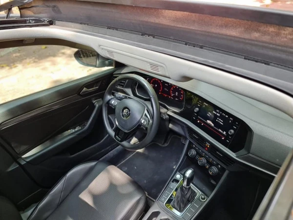 Dark Grey Volkswagen Jetta, 2019 Photo 1