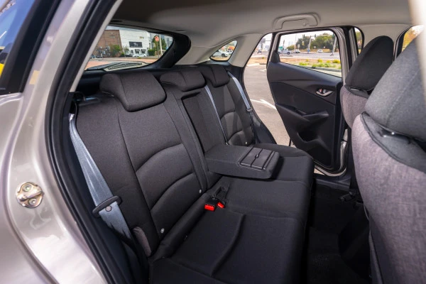 Empire Beige Metallic Mazda CX3, 2024 Photo 13