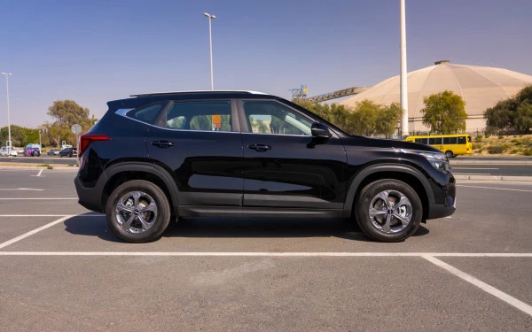 Black KIA Seltos, 2024 Photo 3