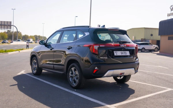 Black KIA Seltos, 2024 Photo 6