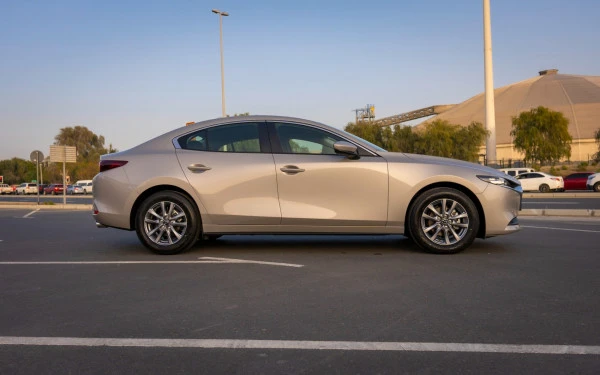 Gold Mazda 3, 2024 Photo 2