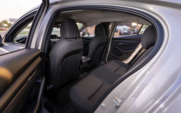 Gold Mazda 3, 2024 Photo 9