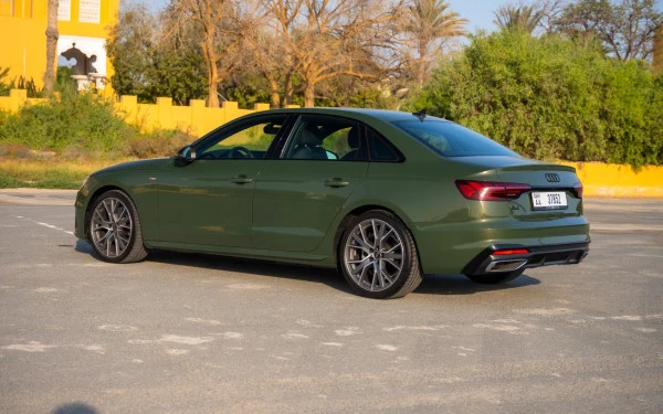 Green Audi A4, 2024 Photo 4