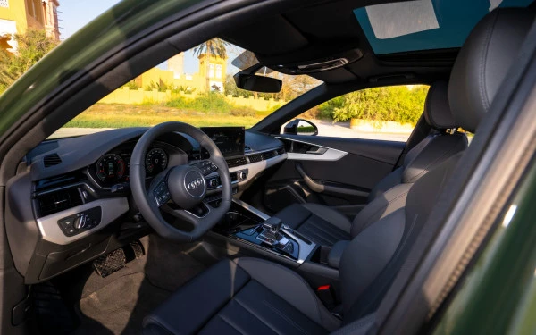 Green Audi A4, 2024 Photo 6