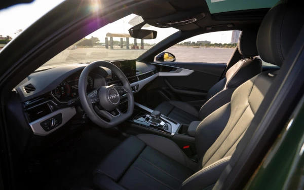 Green Audi A4, 2024 Photo 8