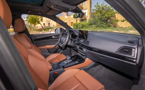 Grey Audi Q5, 2024 Photo 7