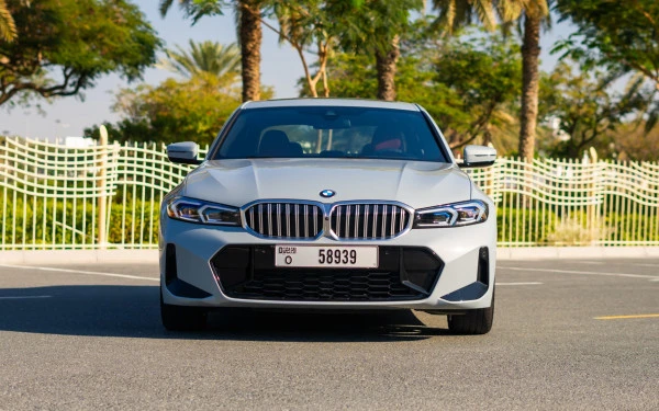 Grey BMW 320i, 2024 Photo 1