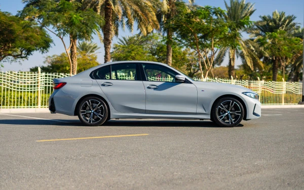Grey BMW 320i, 2024 Photo 2