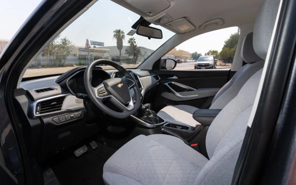 Grey Chevrolet Captiva, 2024 Photo 5