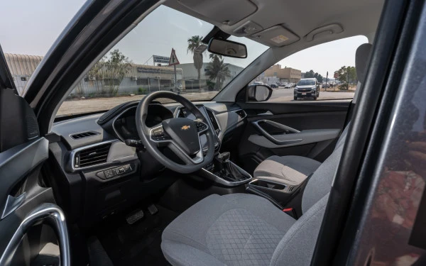 Grey Chevrolet Captiva, 2024 Photo 4