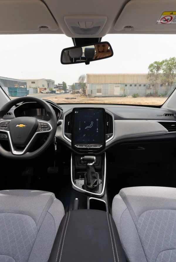 Grey Chevrolet Captiva, 2024 Photo 8