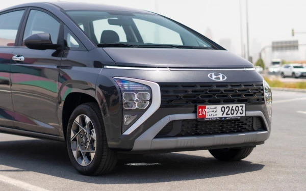 Grey Hyundai Stargazer, 2024 Photo 2