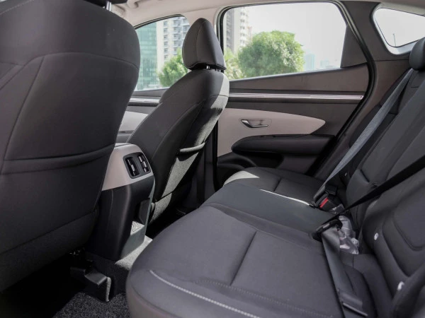Grey Hyundai Tucson, 2023 Photo 1