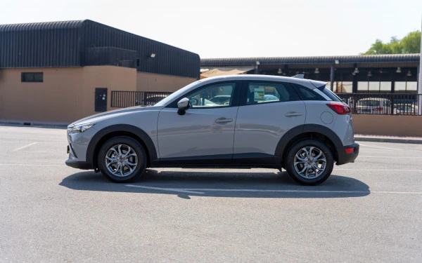 Grey Mazda CX3, 2024 Photo 2