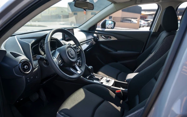 Grey Mazda CX3, 2024 Photo 5