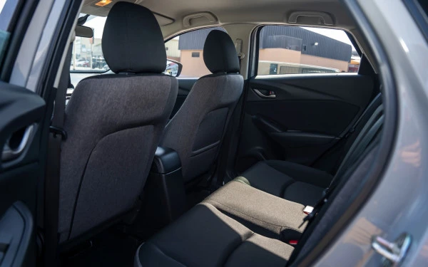 Grey Mazda CX3, 2024 Photo 6