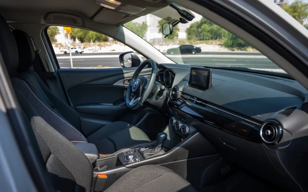 Grey Mazda CX3, 2024 Photo 8