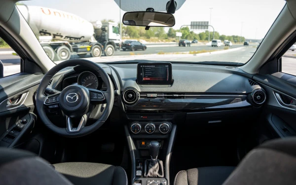 Grey Mazda CX3, 2024 Photo 9