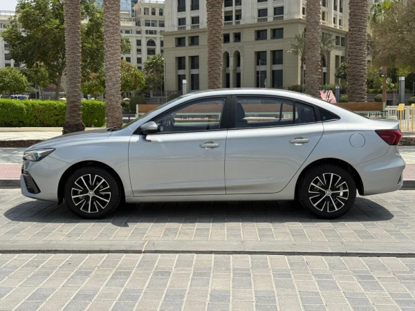 Grey MG5 PLUS, 2026 Photo 1