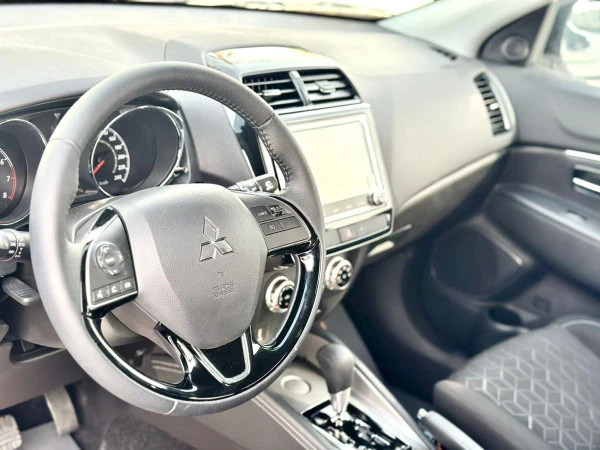 White Mitsubishi ASX, 2024 Photo 3