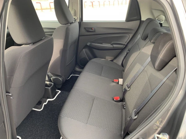 Grey Suzuki Swift, 2022 Photo 2
