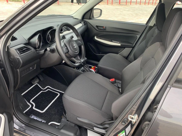 Grey Suzuki Swift, 2022 Photo 5