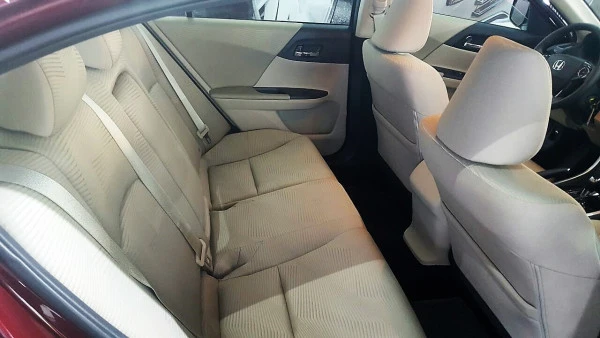 Maroon Honda Accord, 2017 Photo 3